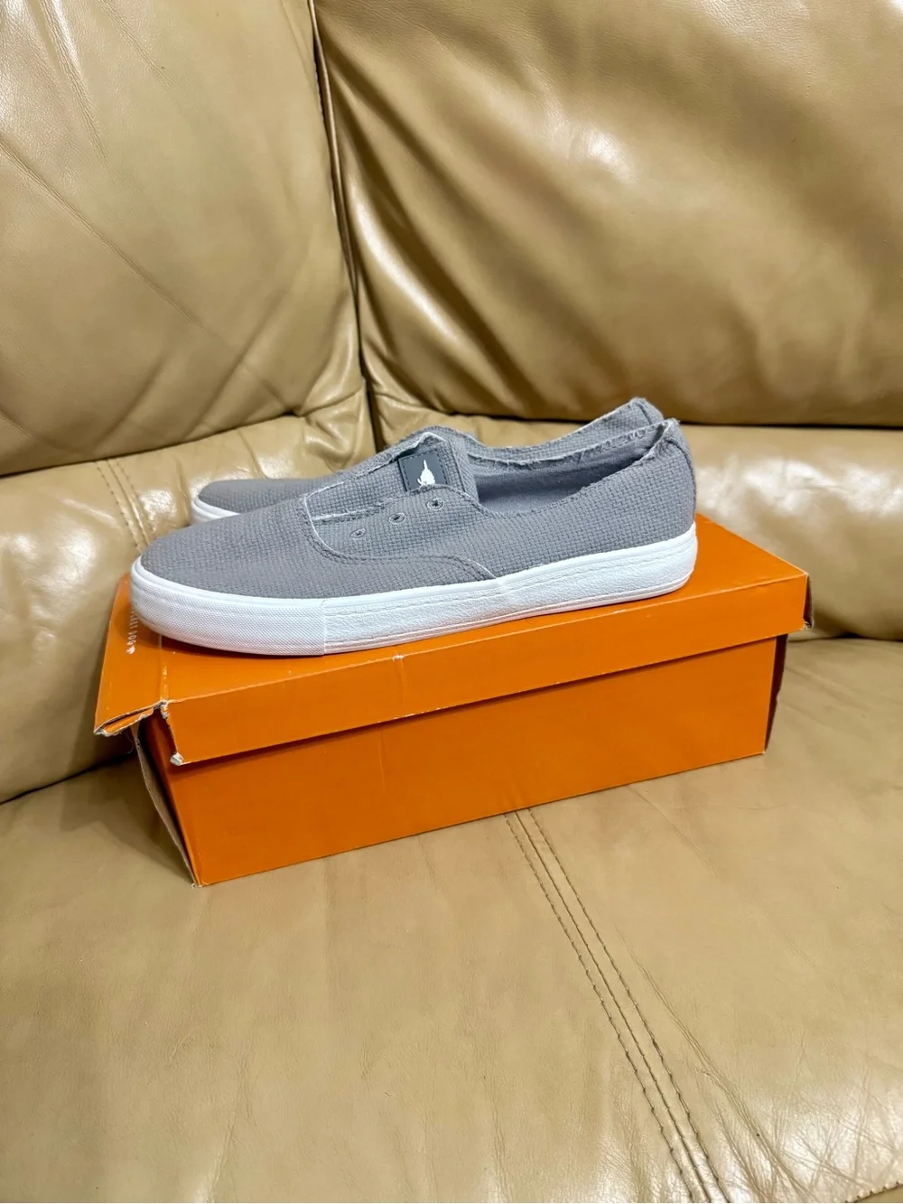 Rocket Dog Amino Paula Cotton sneakers in grey, women's size 9M